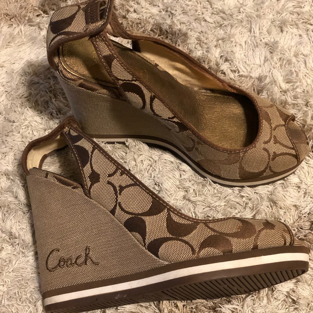 Brown wedge